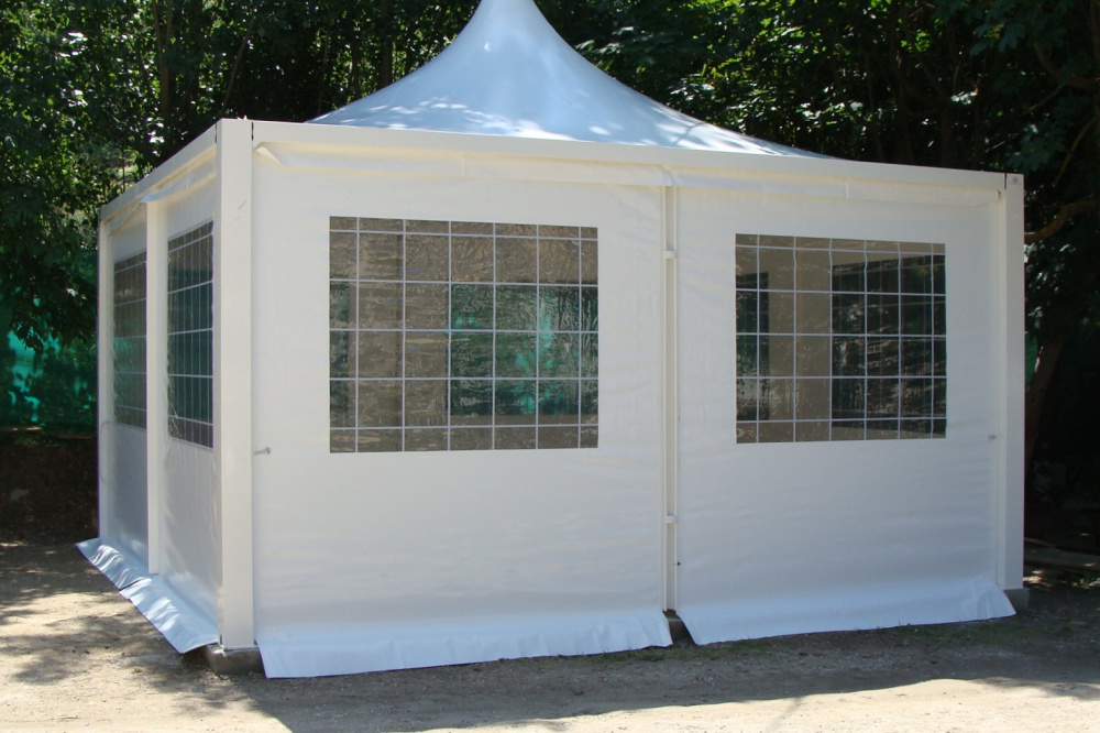 chiusura laterale gazebo con finestrature