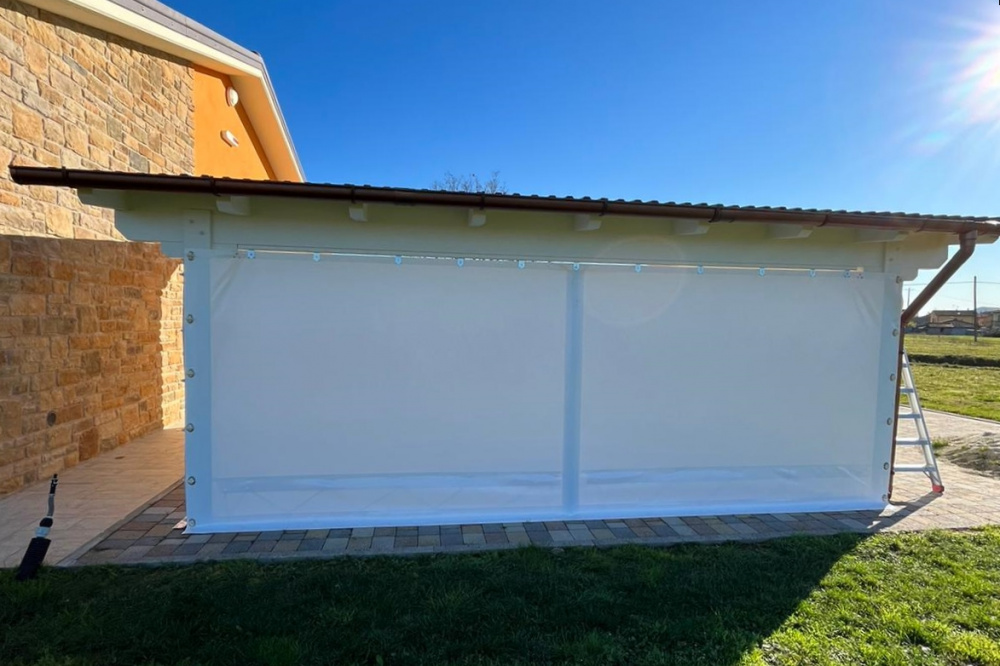 copertura in pvc laterale pergolato in legno