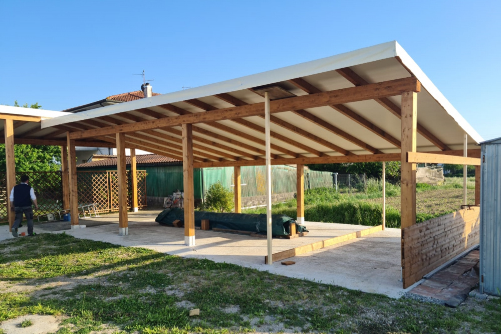 copertura superiore tettoia in legno