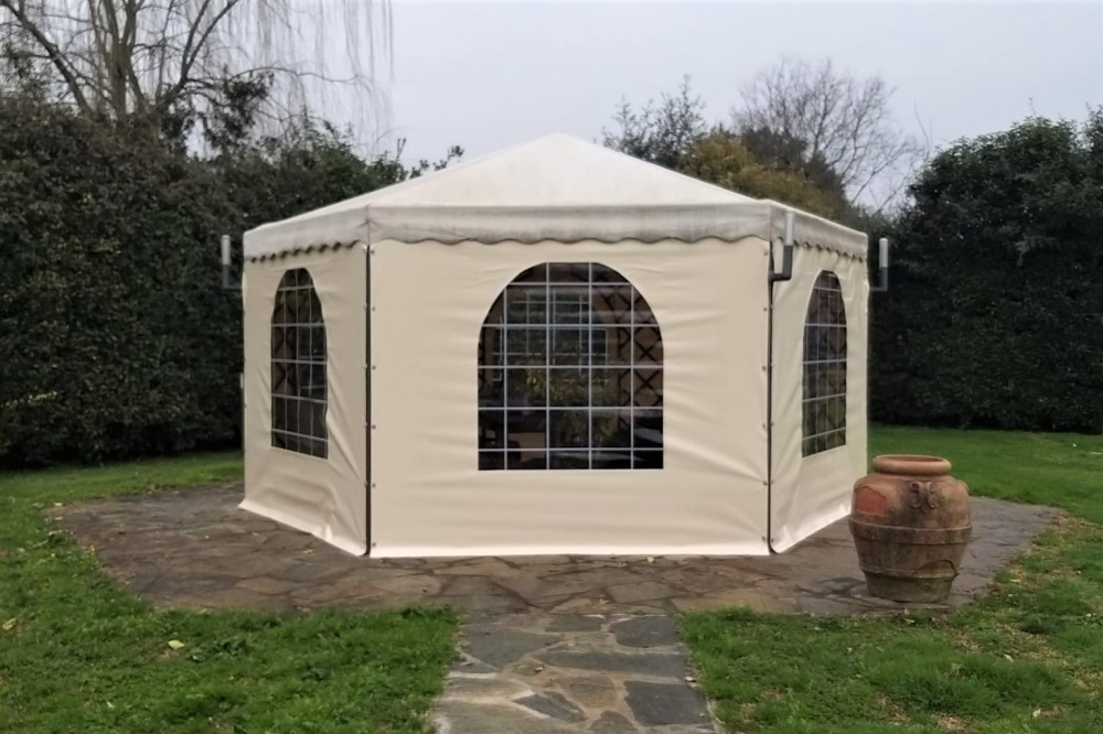 gazebo con finestrature pvc