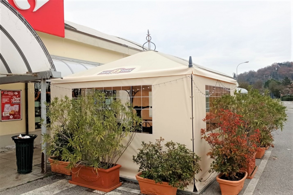 gazebo per bar con chiusura laterale